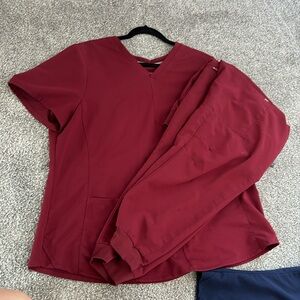 Women’s scrub set lightly worn still in great condition